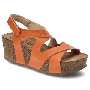 Pomarańczowe Sandały Yokono Stylowe Obuwie Damskie. Brązowe sandały Yokono, bez wzorów, ze skóry, bez obcasa, na koturnie, bez zapięcia. Za 239,00 zł.
