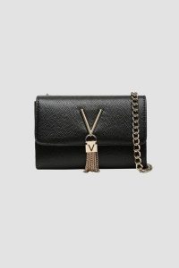 VALENTINO Czarna kopertówka Divina. Czarne torebki klasyczne Valentino by Mario Valentino, bez wzorów, bez dodatków. W wyprzedaży za 194,99 zł.