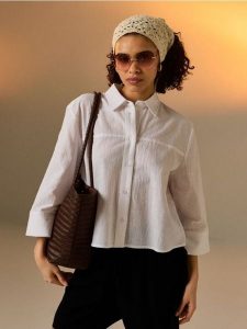 Bawełniana koszula z rękawem 3/4 - biały. Białe koszule Sinsay, l, bez wzorów, z bawełny, bez kołnierzyka, bez ramiączek. Za 49,99 zł.