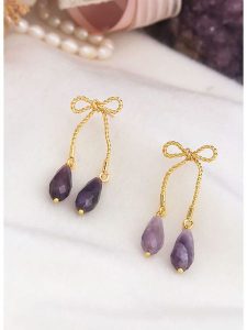 L'Atelier de Gaia Pozłacane kolczyki z ametystami rozmiar: onesize. Różowe kolczyki L'Atelier de Gaia, z ametystem, pozłacane. Za 69,99 zł.