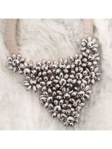 MENTHE À L'O Naszyjnik z elementem ozdobnym - dł. 45 cm rozmiar: onesize. Brązowe naszyjniki MENTHE À L'O, z kryształem, metalowe. Za 178,37 zł.