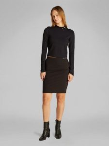 CALVIN KLEIN JEANS Koszulka w kolorze czarnym rozmiar: XL. Czarne bluzki Calvin Klein Jeans, xl, bez wzorów, z jeansu, bez kołnierzyka, bez ramiączek. Za 127,35 zł.