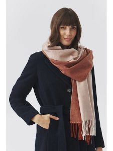 TATUUM Szal w kolorze beżowo-pomarańczowym - 184 x 42 cm rozmiar: onesize. Brązowe szaliki Tatuum, bez wzorów, z materiału. Za 82,83 zł.