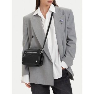 Torebka JENNY. Czarne listonoszki Jenny, bez wzorów, bez dodatków. Za 109,99 zł.