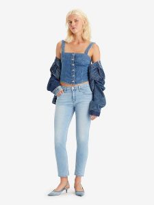 Levi's Dżinsy - Boyfriend fit - w kolorze błękitnym rozmiar: W29/27. Niebieskie jeansy Levi's®, z aplikacjami. Za 201,55 zł.