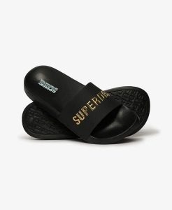 Superdry Vegan Logo Pool Klapki – Black/Metallic Gold. Czarne klapki Superdry, bez wzorów, z poliesteru, bez obcasa. Za 184,70 zł.