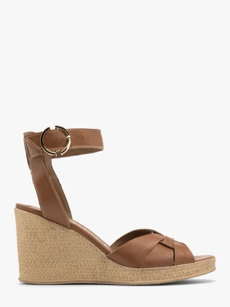 Brązowe sandały na wysokiej platformie. Brązowe sandały Ryłko, bez wzorów, z gumy, bez obcasa, na platformie, bez zapięcia. Za 379,99 zł.