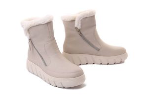 RIEKER Y3581-60 beige, botki damskie. Brązowe botki Rieker, na zimę, bez wzorów, bez obcasa, na koturnie, bez zapięcia. Za 399,90 zł.