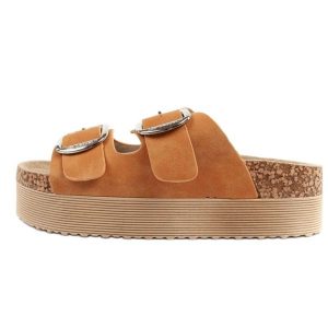 Klapki Lee Cooper LCW-25-35-3494L brązowe. Brązowe klapki bez wzorów, z materiału, bez obcasa. Za 147,90 zł.