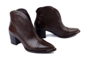BOCCATO 8031 F75 brązowy, botki damskie. Brązowe botki Boccato, bez wzorów, ze skóry, bez obcasa, na obcasie, bez zapięcia. Za 453,81 zł.