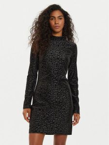 Guess Sukienka koktajlowa Elizabeth W4BK15 KCGJ2 Czarny Slim Fit. Czarne kombinezony Guess, m, z aplikacjami, z syntetyku, wizytowe, bez kołnierzyka, bez ramiączek. Za 299,99 zł.