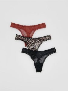 Siateczkowe majtki stringi 3 pack - czarny. Czarne stringi Reserved, bez wzorów. Za 59,99 zł.