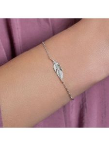 L'atelier précieux Srebrna bransoletka z elementem ozdobnym rozmiar: onesize. Szare bransoletki l'Atelier precieux, srebrne. Za 86,99 zł.