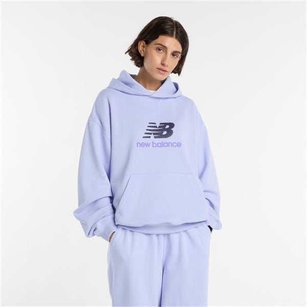 Bluza damska New Balance WT51501DYK – fioletowa. Fioletowe bluzy New Balance, m, bez wzorów, z bawełny, bez kaptura. Za 269,99 zł.