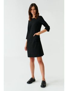TATUUM Sukienka w kolorze czarnym rozmiar: 34. Czarne sukienki Tatuum, na co dzień, bez wzorów, bez kołnierzyka, bez ramiączek, mini, proste. Za 217,95 zł.