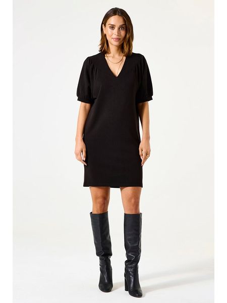 Garcia Sukienka w kolorze czarnym rozmiar: M. Czarne sukienki Garcia, na co dzień, m, bez wzorów, bez kołnierzyka, bez ramiączek, midi, proste. Za 135,17 zł.