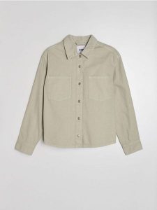 Jeansowa koszula z kieszeniami - zielony. Zielone koszule Sinsay, l, bez wzorów, z jeansu, bez kołnierzyka, bez ramiączek. Za 69,99 zł.