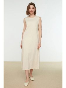 Trendyol Sukienka w kolorze beżowym rozmiar: L. Brązowe sukienki Trendyol, na co dzień, l, bez wzorów, z bawełny, bez kołnierzyka, bez ramiączek, maxi, proste. Za 52,99 zł.