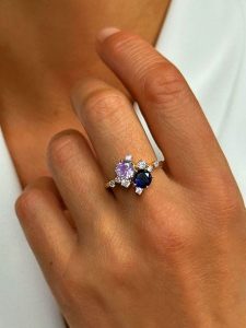 Les Petites Précieuses Pozłacany pierścionek z cyrkonią i ametystem rozmiar: 58. Niebieskie pierścionki Les Petites Précieuses, z ametystem, pozłacane. Za 173,99 zł.