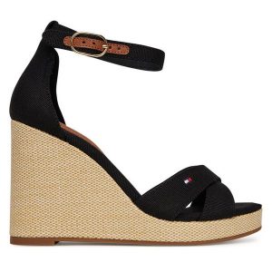 Sandały Tommy Hilfiger. Czarne sandały TOMMY HILFIGER, bez wzorów, bez obcasa, na koturnie, bez zapięcia. Za 219,99 zł.