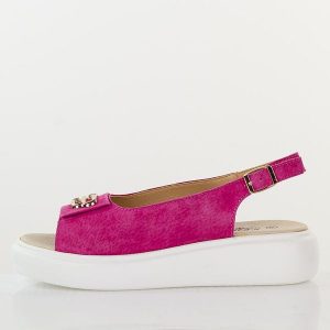 Fuksja skórzane sandały damskie S.Barski 601. Czerwone sandały S.BARSKI, z aplikacjami, z jeansu, bez obcasa, na platformie, bez zapięcia. Za 219,00 zł.