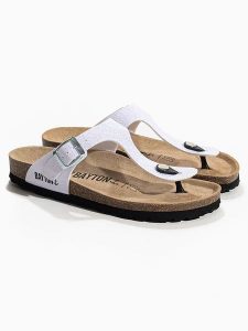 BAYTON Japonki "Melia" w kolorze białym rozmiar: 37. Białe klapki Bayton, bez wzorów, z tworzywa sztucznego, z otwartym noskiem, bez obcasa. Za 137,95 zł.