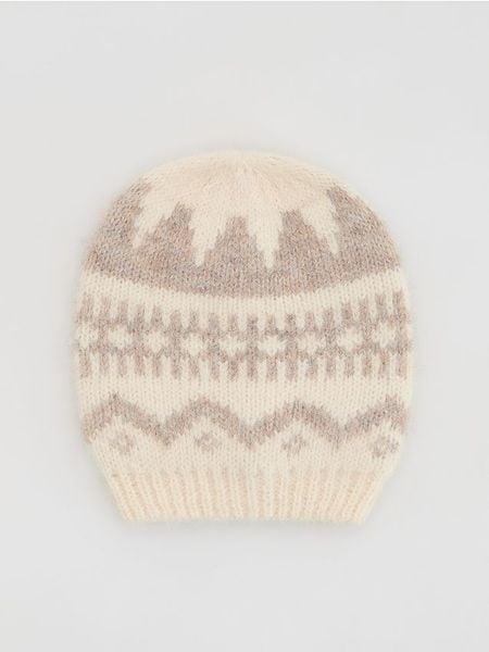 Wzorzysta czapka beanie - kremowy. Białe czapki Reserved, bez wzorów. Za 59,99 zł.