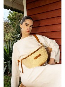 Maison héritage PARIS Skórzana saszetka w kolorze beżowo-jasnobrązowym - 35 x 18 x 13 cm rozmiar: onesize. Brązowe nerki i saszetki Maison héritage PARIS, bez wzorów, z materiału. Za 260,99 zł.