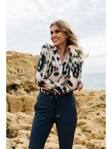 &Co Woman Bluzka "Vayen" w kolorze kremowo-niebieskim rozmiar: XL. Brązowe bluzki &Co Woman, xl, bez wzorów, bez kołnierzyka, bez ramiączek. Za 153,71 zł.