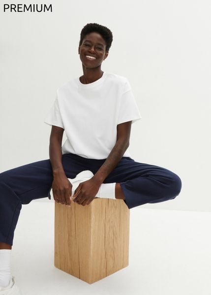 T-shirt oversize z czystej, grubej bawełny organicznej. Białe t-shirty bonprix, bez wzorów, z bawełny, bez kołnierzyka, bez ramiączek. Za 64,99 zł.