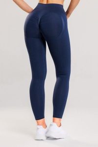 Legginsy bezszwowe damskie sportowe PUSH UP Nevada. Czerwone legginsy MAKE US STRONG, bez wzorów, z dzianiny, z podwyższonym stanem, długie. Za 159,99 zł.