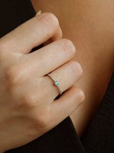 OR Carats Złoty pierścionek z diamentem i kamieniem szlachetnym rozmiar: 52. Szare pierścionki OR Carats, z diamentem, złote. Za 503,95 zł.