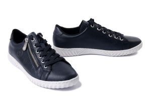 RIEKER N0900-14 blue, półbuty damskie. Niebieskie półbuty Rieker, bez wzorów, bez obcasa, bez zapięcia. Za 359,90 zł.