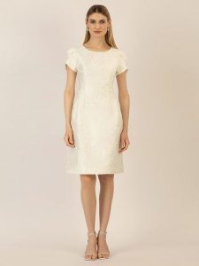 APART Sukienka w kolorze kremowym rozmiar: 38. Brązowe sukienki Apart, bez wzorów, bez kołnierzyka, bez ramiączek, midi. Za 295,99 zł.