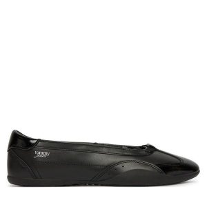 Baleriny Tommy Hilfiger. Czarne balerinki TOMMY HILFIGER, bez wzorów, bez obcasa, bez zapięcia. Za 409,99 zł.