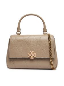 Tory Burch Torebka Charlie Quilted Mini Top Handle Chain Wallet 186032 Beżowy. Brązowe kuferki Tory Burch, bez wzorów, ze skóry, bez dodatków. Za 2 024,00 zł.
