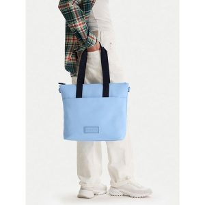 Torba Hunter. Niebieskie torebki klasyczne Hunter, bez wzorów, bez dodatków. Za 229,99 zł.