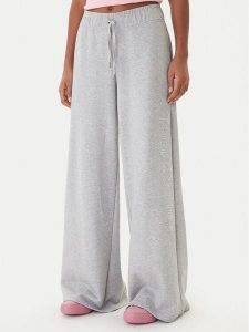 Juicy Couture Spodnie dresowe Annen JCWBJ225320 Szary Wide Leg. Szare spodnie dresowe Juicy Couture, m, bez wzorów, z dresówki. Za 349,99 zł.