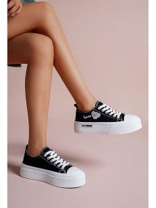 Foreverfolie Sneakersy w kolorze czarnym rozmiar: 38. Czarne trampki Foreverfolie, bez wzorów, bez zapięcia. Za 118,56 zł.