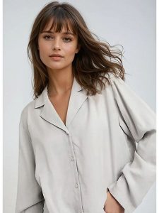 Weekday Bluzka w kolorze szarym rozmiar: M. Szare bluzki Weekday, m, bez wzorów, bez kołnierzyka, bez ramiączek. Za 47,82 zł.