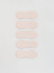 Skarpetki balerinki 5 pack - kremowy. Białe skarpetki Reserved, bez wzorów. Za 59,99 zł.