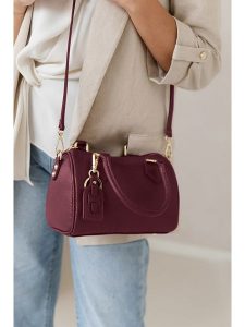 Lia Biassoni Skórzana torebka w kolorze fioletowym - 22 x 17 x 13 cm rozmiar: onesize. Różowe torebki klasyczne Lia Biassoni, bez wzorów, z materiału, przez ramię, bez dodatków. Za 260,99 zł.