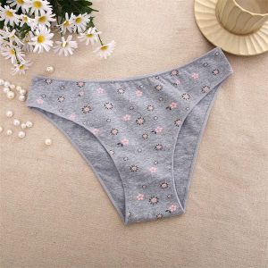 Figi z elastycznym pasem z wysokiej jakości materiałów Maare. Czarne figi Intica, bez wzorów, z bawełny. Za 49,00 zł.