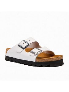 Comfortfusse Skórzane klapki "Troy" w kolorze białym rozmiar: 45. Białe klapki Comfortfüße, bez wzorów, z otwartym noskiem, bez obcasa. Za 260,99 zł.