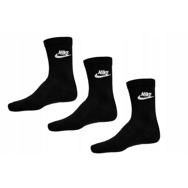 Skarpety Nike Everyday Dri-FIT Nsw 3 pary czarne. Czarne skarpetki Nike, bez wzorów. Za 70,99 zł.