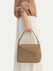 GINO ROSSI Torebka C-KY117 Beżowy. Brązowe torebki klasyczne Gino Rossi, bez wzorów, z materiału, bez dodatków. Za 199,99 zł.