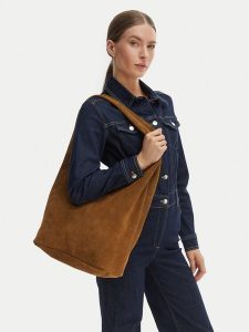 Calvin Klein Torebka Slouchy Suede Leather Medium Bag LV04F3597G Brązowy. Brązowe shopper bag Calvin Klein, bez wzorów, ze skóry, bez dodatków. Za 782,99 zł.