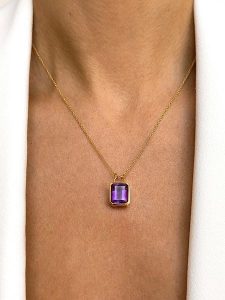 Les Petites Précieuses Pozłacany naszyjnik z zawieszką - dł. 40 cm rozmiar: onesize. Różowe naszyjniki Les Petites Précieuses, z ametystem, pozłacane. Za 306,73 zł.