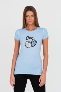 GUESS Niebieski t-shirt z printem i cyrkoniami. Niebieskie t-shirty Guess, s, z aplikacjami, bez kołnierzyka, bez ramiączek. W wyprzedaży za 207,99 zł.