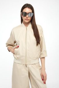 Bomberka damska ARMANI EXCHANGE. Płaszcze Armani Exchange, xs, bez wzorów, bez kaptura. W wyprzedaży za 711,20 zł.
